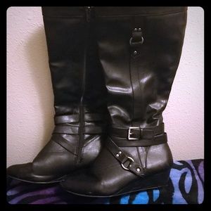 Wedged knee-high boots